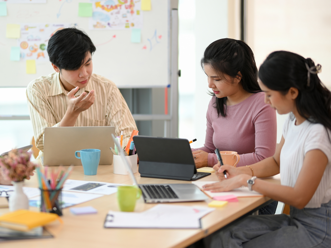 marketing team having a brainstorming for content