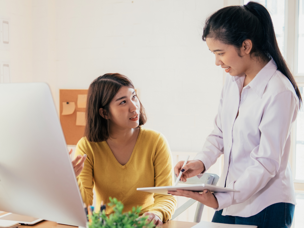 content marketing team discussing strategy